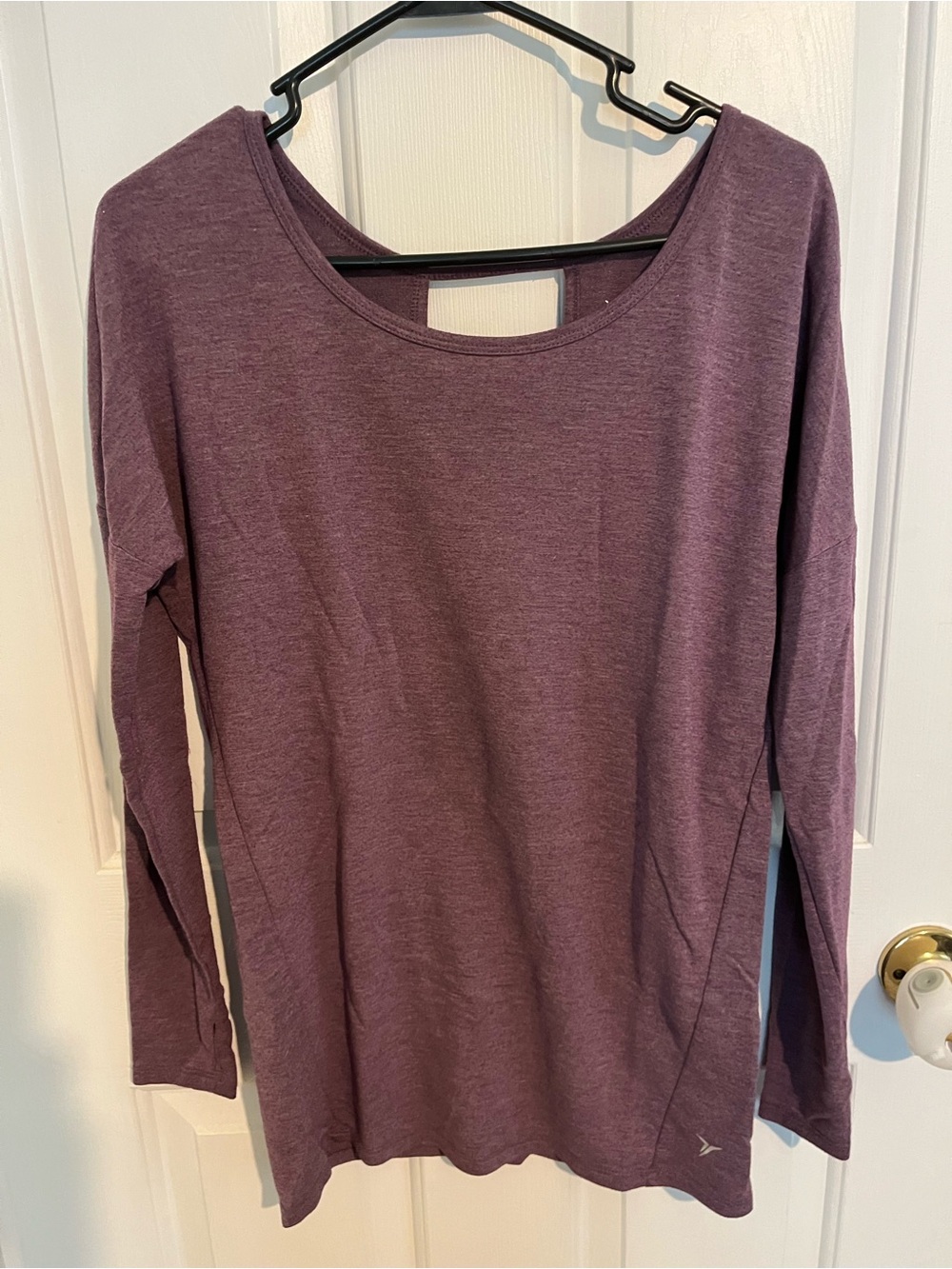 Old Navy Active Long Sleeve Scoop Neck Top in Plum with Open Back & Thumb Holes